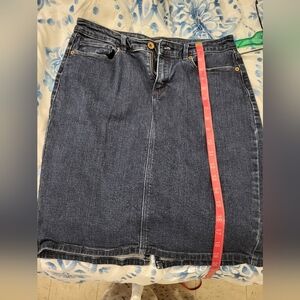 Lands End womens blue denim skirt size 6. Great condition.